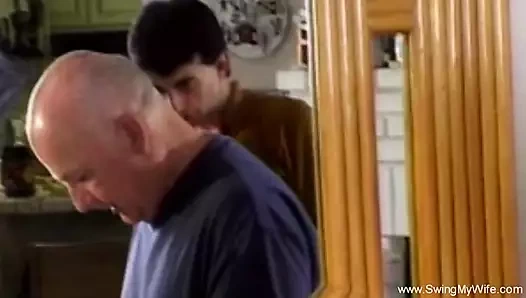 Anal üçlü için dik sarışın swinger