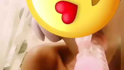 Yıkanma ve ıslak kedimi tut