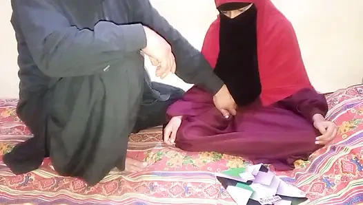 Müslüman tesettürlü kız odada eğitim öğretmeniyle seks yapıyor