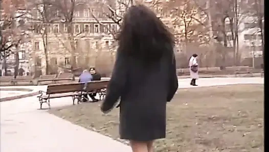 Harika büyük memeli zenci genç kızın götü iki büyük amatör yarakla sikiliyor ve ağzına boşalıyor