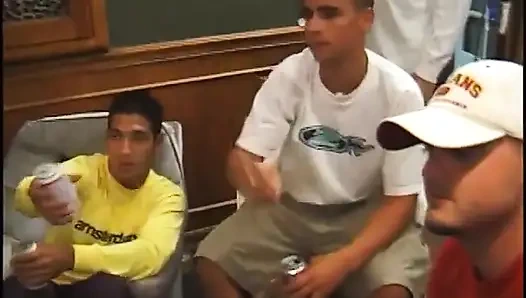 Masum oyun azgın üçlü sekse dönüşüyor