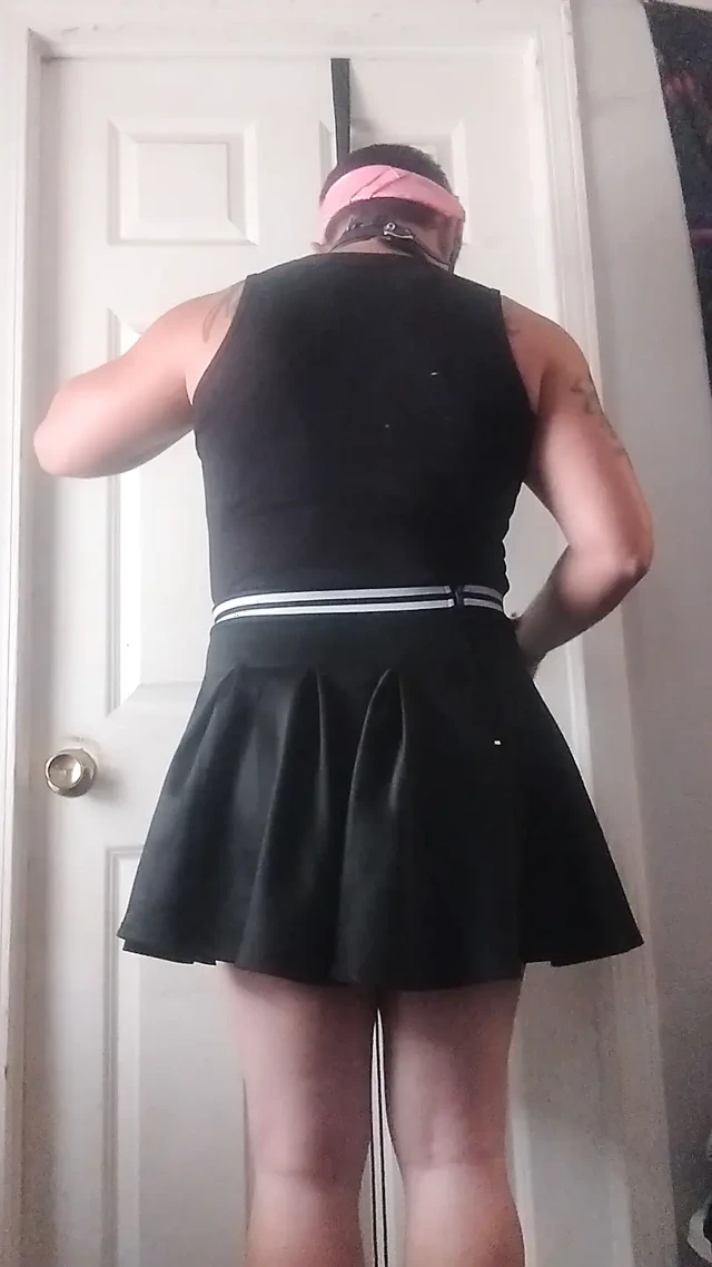 Kadın kılıklı köle şok tasmalı kendini esaret altında