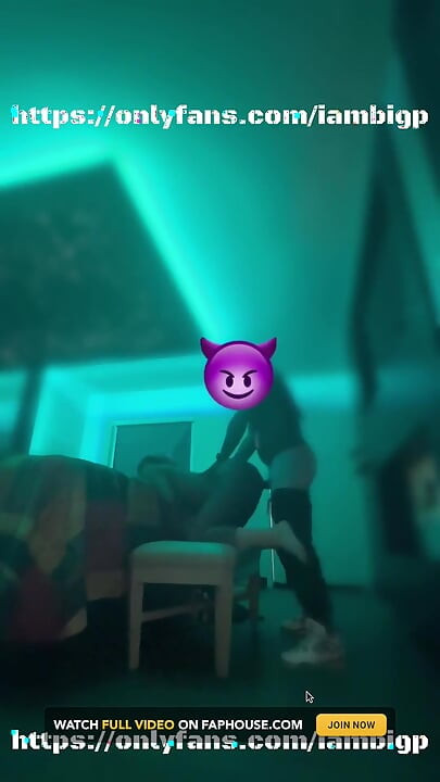 Sikilmeden Önce Twerk Yapmayı Seviyor