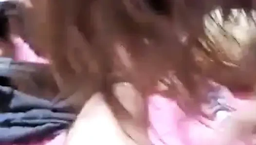 Ateşli orta yaşlı seksi kadın sakso ve domaltarak eğleniyor