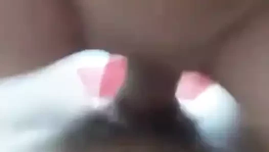 Büyük yarağına biniyor ve göt deliğimi parmaklıyor