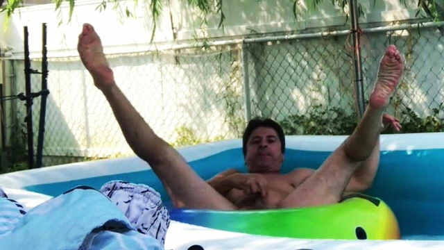 Anal oyuncak içinde the yüzme havuzu