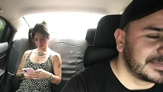 Arkadaşım eve dönerken onu sikmemi istiyor.