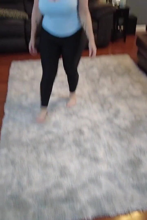Üvey oğul büyük memeli pawg orta yaşlı seksi üvey anne Danni Jones'un kocasıyla olan sorunlarını unutmasına yardım ediyor