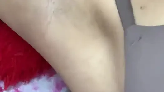 Küçük üvey kız kardeşim mutfakta ilk kez onu sikmemi ve içime boşalmamı istiyor.