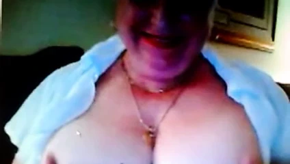 Orta yaşlı seksi kadın büyük memeler