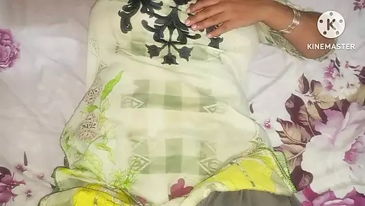 Erkek arkadaşıma saygısızlıktan sert sikişiyorum. Eğleniyor ve annal seks yapıyor