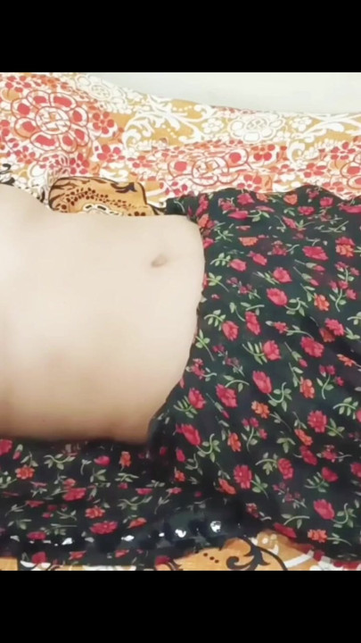 Hintli sari içinde ateşli evli kadın
