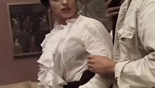 Muhteşem götlü bir esmer sürtük gibi sikiliyor