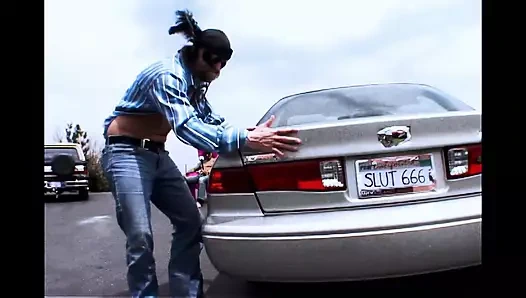 Samantha Roxx'un tatlı amcığı için üçlü seks oyunları