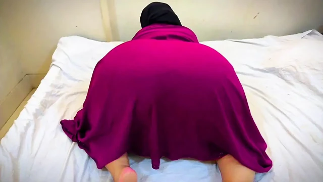 Kirli göt deliği ve amcık mms canlı - büyük götlü Kahireli Müslüman kız
