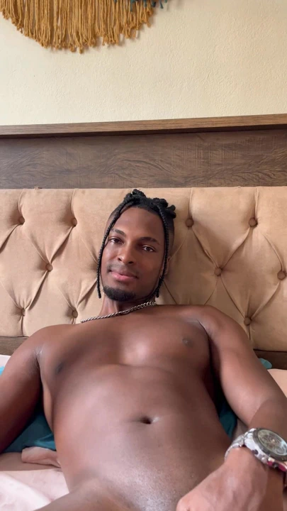 Sevimli kahverengi esmer erkek poposu ve sevimli penis