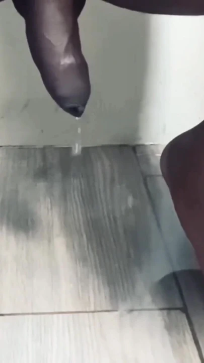 Hayran büyük siyah yarağımın işemesini istiyor