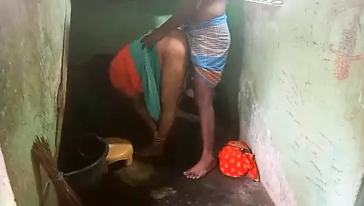 Hintli evli kadın köyde sikişiyor