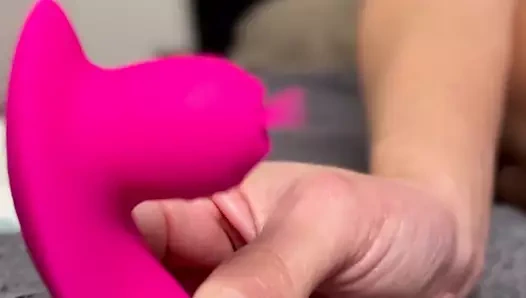 Titreşimli klitoral sextoy sunumu