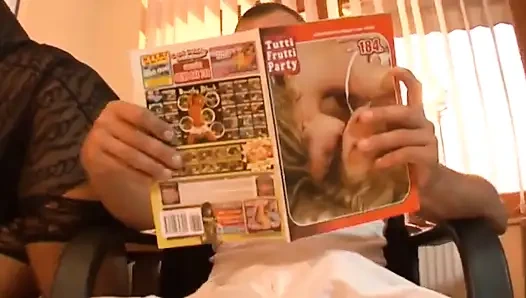 Ninelerin büyük göğüslerini seviyor!