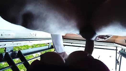 Anal seksten sonra güzel yüzünün her yerine sperm! Yakın çekim döl yutma