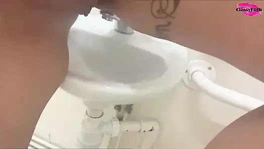 İş yerinde benim kedi alma ve pissing