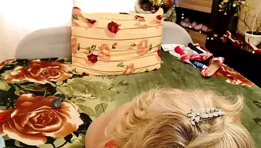 Dikkat! çok şişman kadın kendini gösterir ve amını okşar