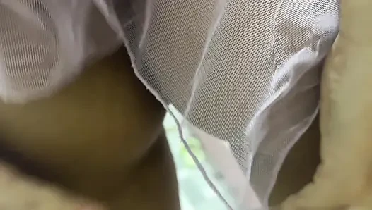 Güzel üniversiteli kız sınıf arkadaşını seks oyuncağı olması için baştan çıkarıyor