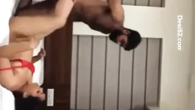 Hintli yerel randi otelde