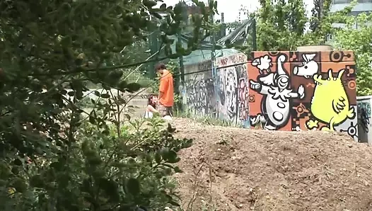 Almanya'dan harika esmer kız parkta sikiliyor