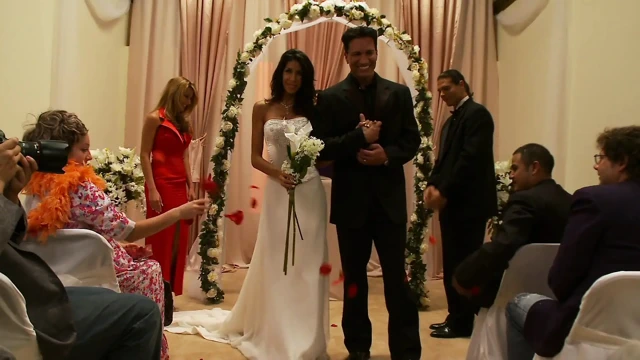 Süper ateşli hatun düğünden sonra amını siktiriyor