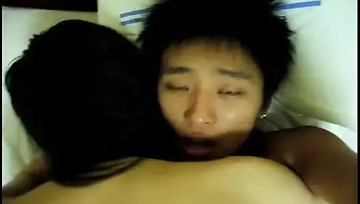 Japinha transando com seu namordo