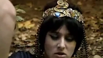 Kraliçe kralını seviyor