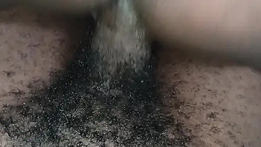 Ev bakıcısı amcığını gerdiriyor