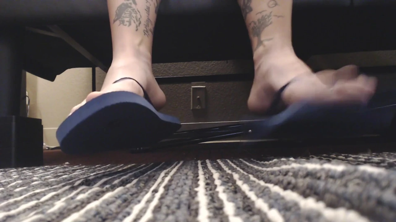 Navy toe play in flip flops