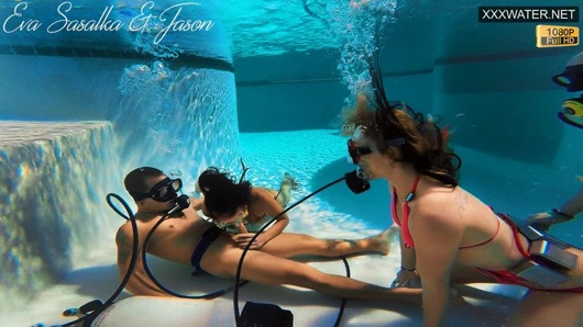 Eva sasalka ve jason sikişirken su altında izleniyor