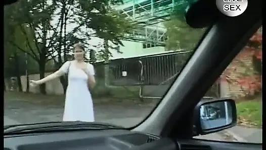 İri göğüslü esmer kadın mastürbasyon yapmadan ve domalarak mastürbasyon yapıyor