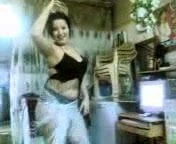 İranlı kız götünü sallıyor