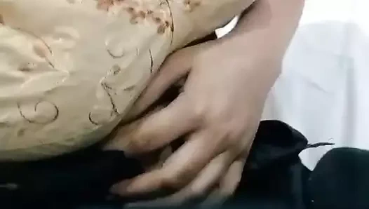 Seksi üvey kız kardeş üvey erkek kardeşiyle seks yapıyor