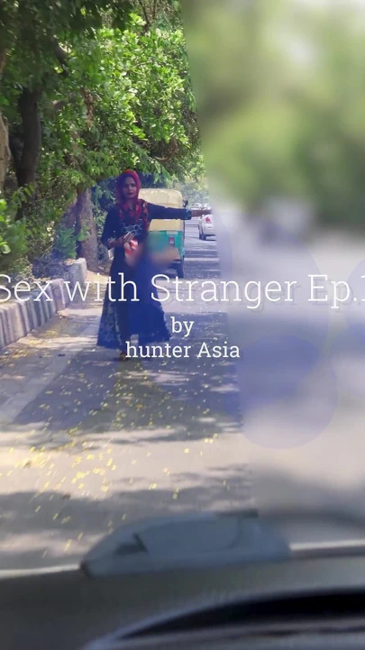 Yabancı Boşanmış Orta Yaşlı Seksi Kadın Arabada Sikiliyor - Yabancıyla Seks Ep1
