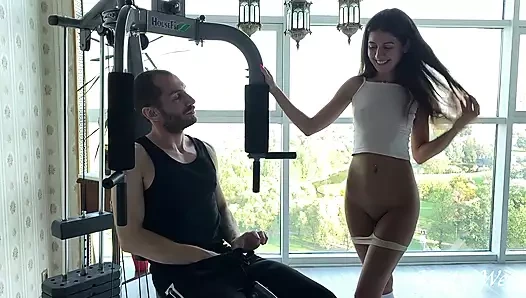 Üvey kardeş üvey kardeşinden aletini göstermesini istedi, o reddedemedi ve onu kedi cumming önce becerdin