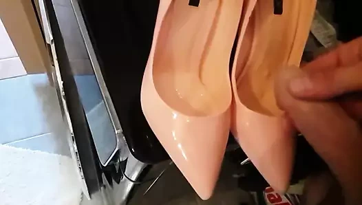 Yeni seksi yüksek topuklu ayakkabılara boşal kızım ses yok