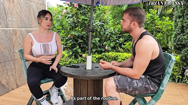 Büyük memeli sarışın öğrenci Tatiana Alvarez fitness eğitmeni Brian Evansx'ı sikiyor