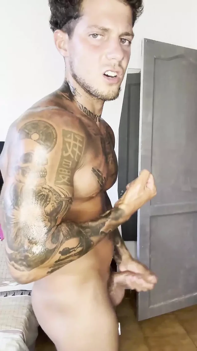 Büyük yaraklı hunk kaslı!!