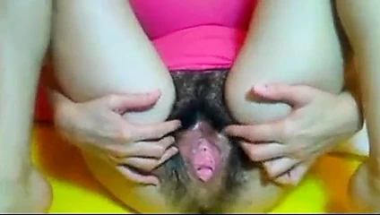 Büyük olgun kıllı amcık.