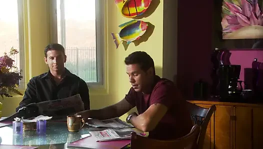 Sevimli kızıl saçlı harika seks seansının ardından amına krem alıyor