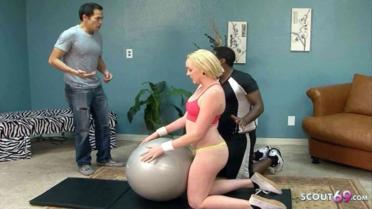 Aldatılan koca genç karısını ırklararası aldatırken yakaladı ve izlemek zorunda kaldı