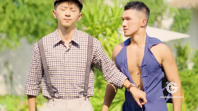 Zengin usta minnettar kaslı hizmetçinin vücuduna sahip oluyor