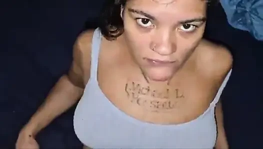 Üvey anne evde kimse yokken sevişmeyi sever
