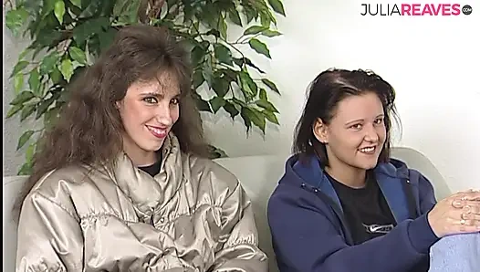 Ateşli kız dildoyla kendini tatmin etmekten hoşlanıyor